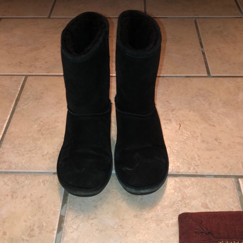 women’s black bearpaw boots last change & final $